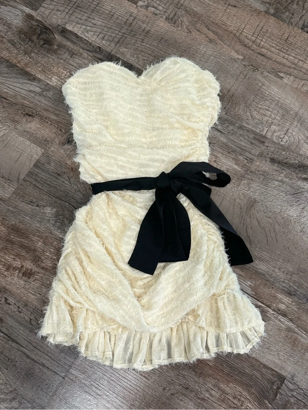 Amable by Mable Ivory Strapless Sweetheart Ruched Dress Black Sash Size M